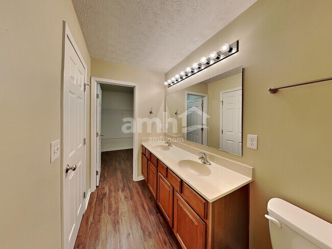 Building Photo - 355 Hennepin Dr