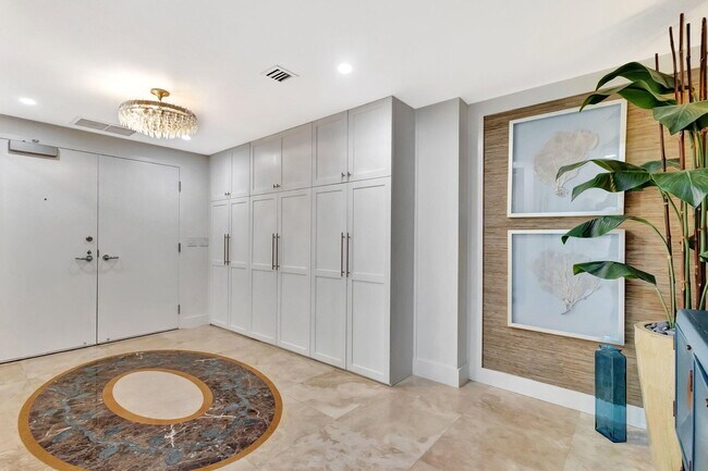 Building Photo - 155 S Ocean Ave