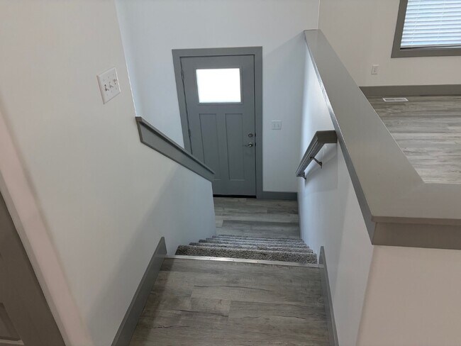 Building Photo - 1160 Marathon Dr