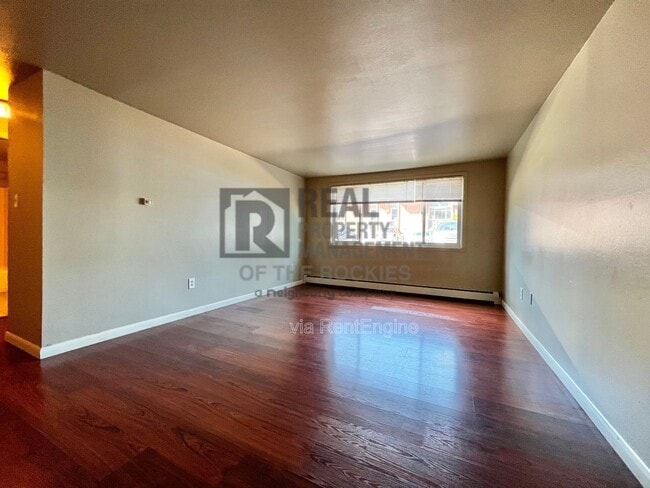 Building Photo - 1005 Robertson St