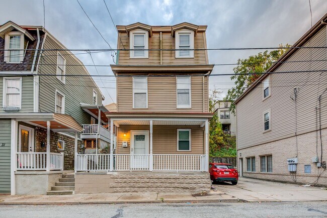 Building Photo - Beautiful 3 bedroom home in Mt. Washington available September 1!