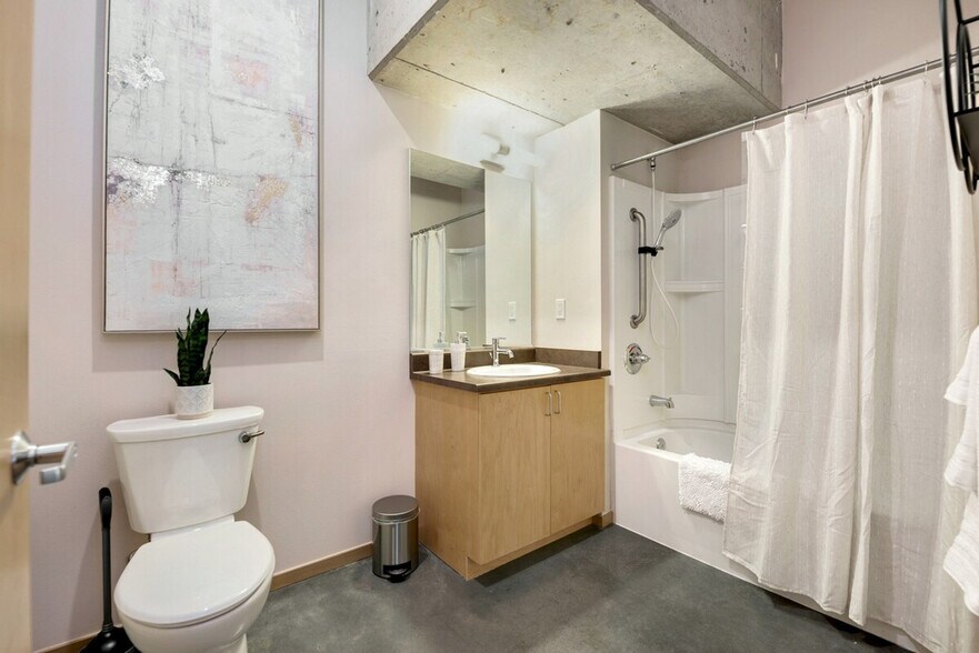 Building Photo - 1710 S McClellan St