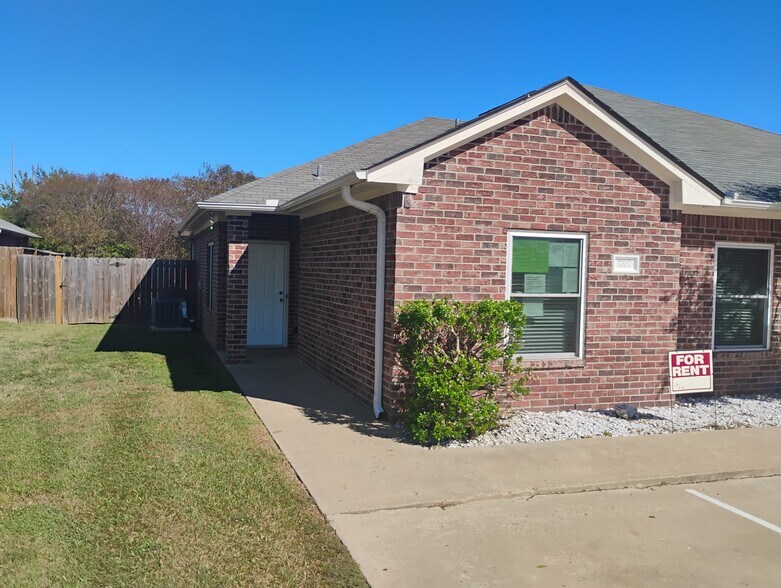 Entry - 1707 Prairie Dr