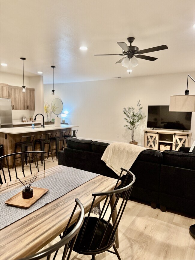 Building Photo - 4160 S Crimson Trails Dr