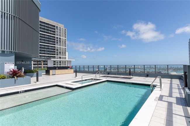 Building Photo - 121 NE 5th St