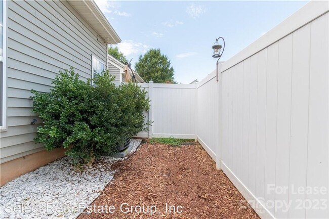 Building Photo - 3 br, 2.5 bath House - 109 Kase Ct