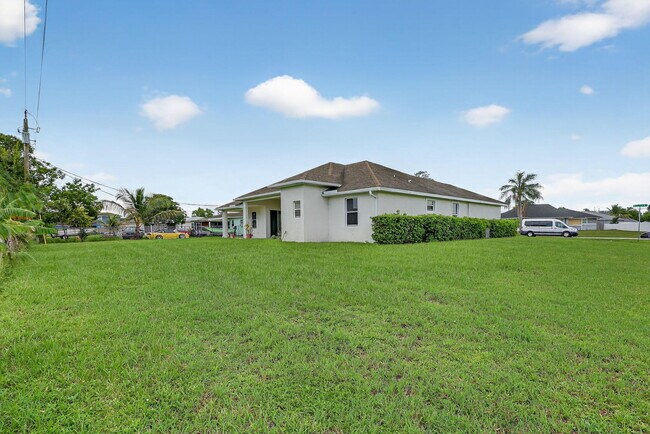 Building Photo - 379 NW La Playa St