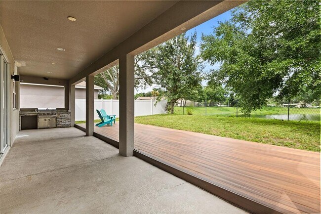 Building Photo - 2813 Roseglen Way