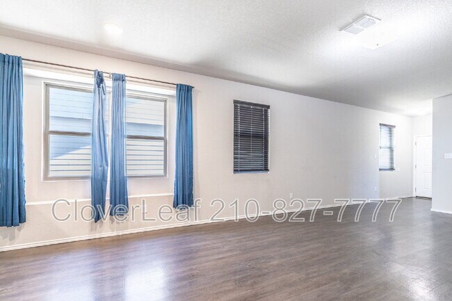 Building Photo - 2450 Dry Moss Way