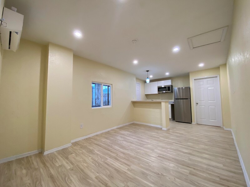 Building Photo - 2221 Gold Ave