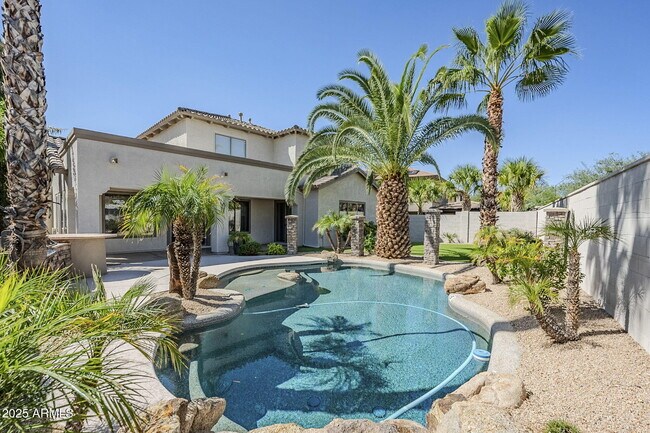 Building Photo - 2910 W Donatello Dr