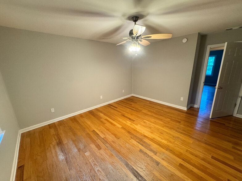 Building Photo - Room in Townhome on Cooper Lake Dr SE