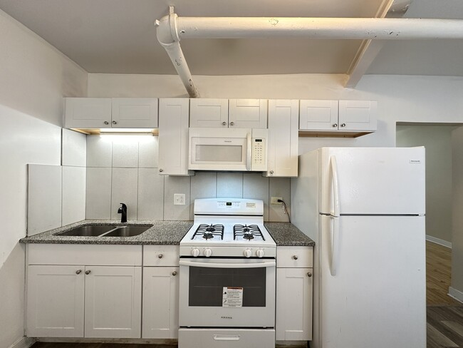 Building Photo - 4824 W Addison St