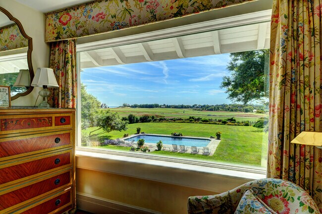 Building Photo - 18 Further Ln