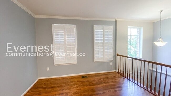 Building Photo - 1302 Wilcox Ave