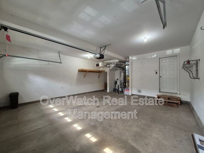 Building Photo - 5595 Sapphire Loop