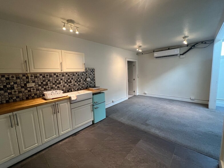 Building Photo - 416 E Main St