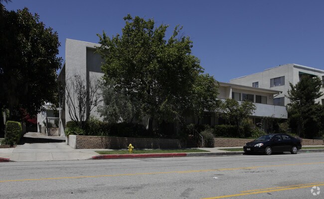 Building Photo - 11677 Montana Ave