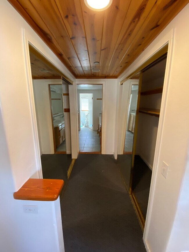 Building Photo - 6534 Del Playa Dr