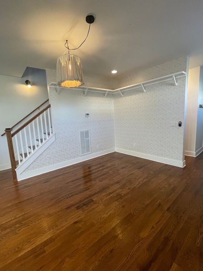 Building Photo - 561A Veritas St