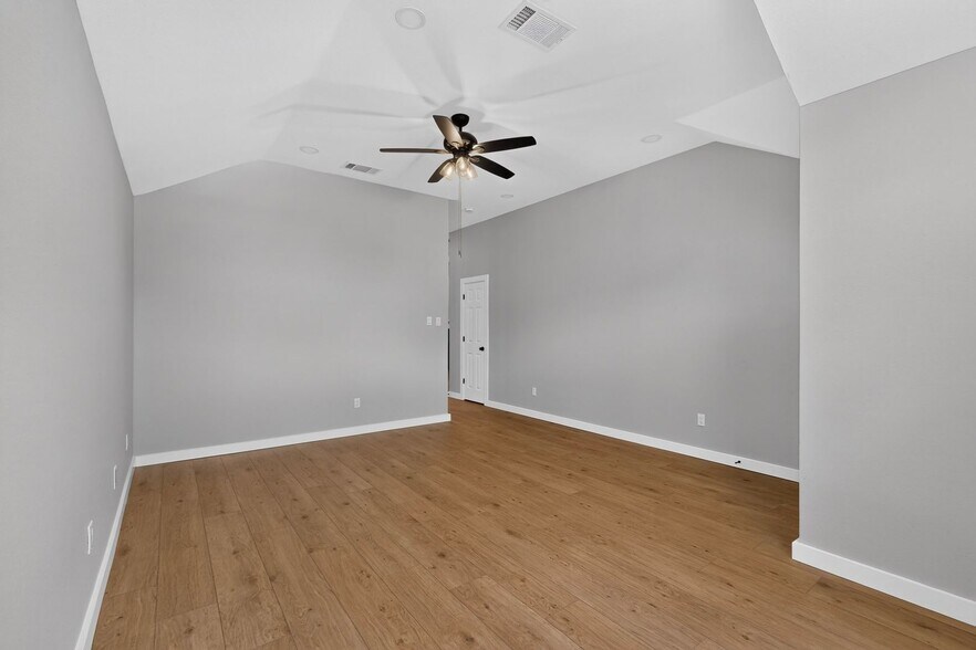 Building Photo - 9881 Cambridge Dr