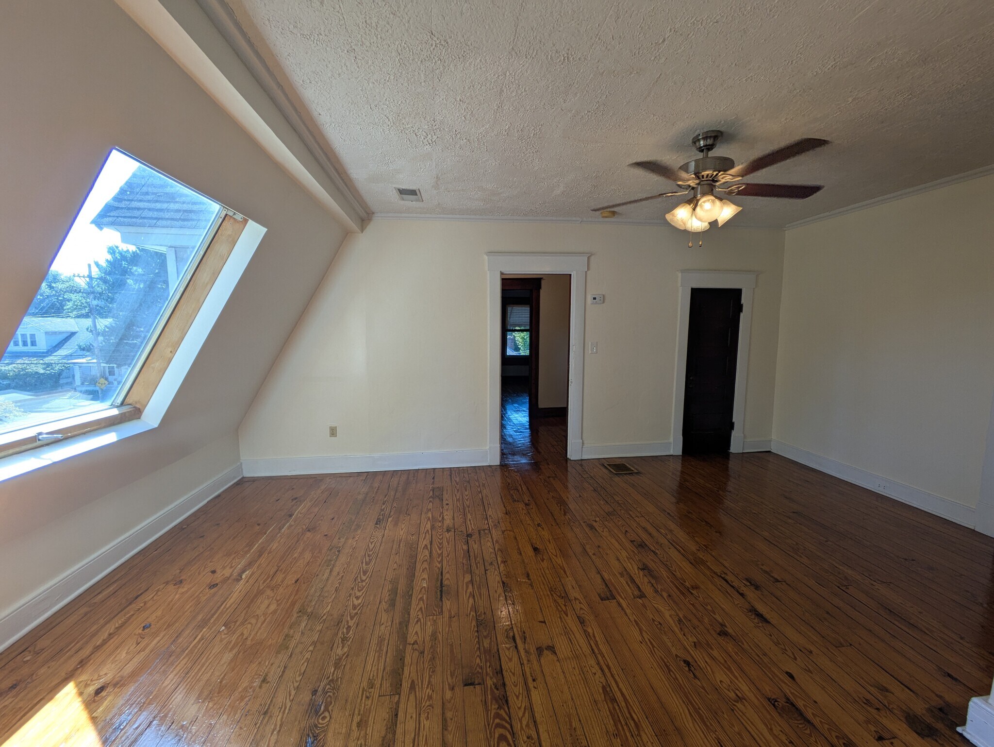 Living - 1703 S Preston St