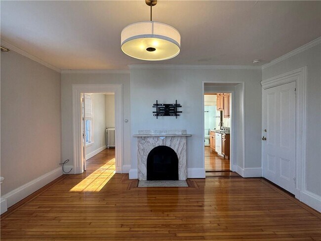 Building Photo - 5 Record St