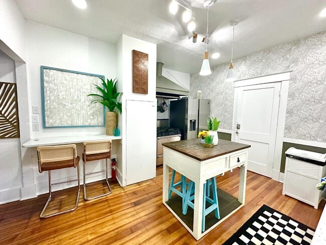 Building Photo - 2151 Olive St