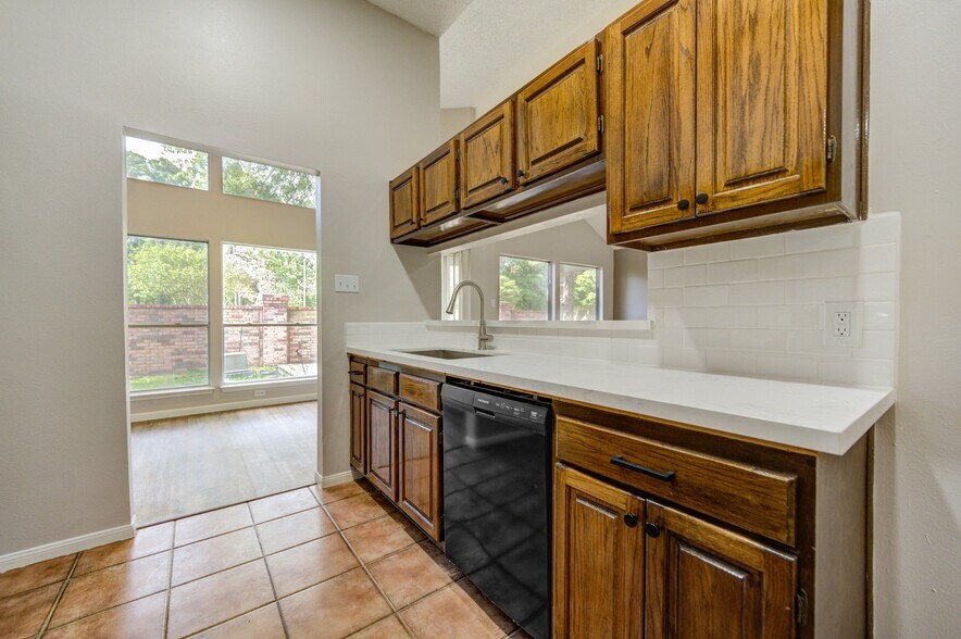 Building Photo - 8418 Mosshang Ct