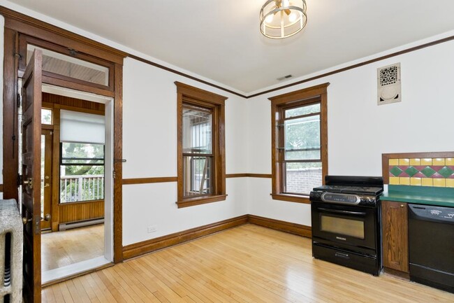 Primary Photo - 3 bedroom in Chicago IL 60613