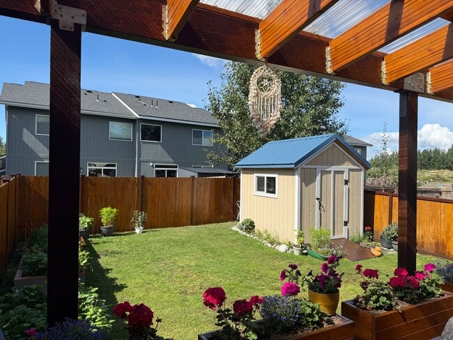 Building Photo - Lovingly Maintained East Anchorage Home wi...