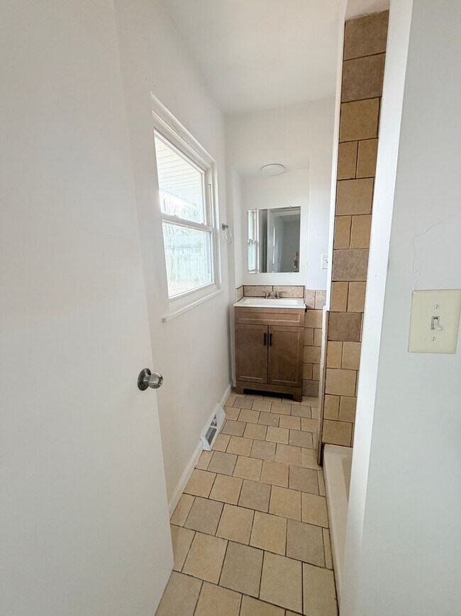 Building Photo - JUST REDUCED: Now Showing this 4 Bedroom/2 bath in New Whiteland, IN