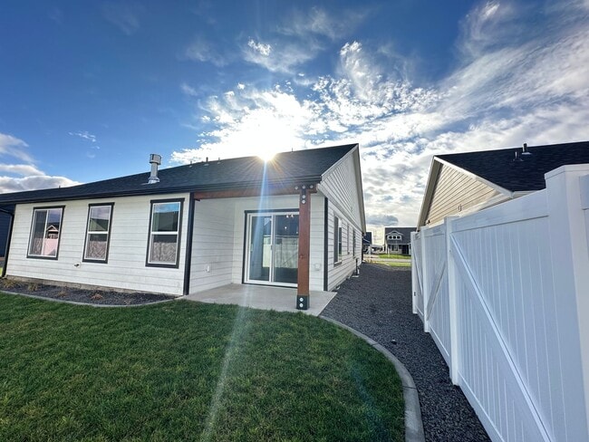 Building Photo - Brand New Rathdrum Home
