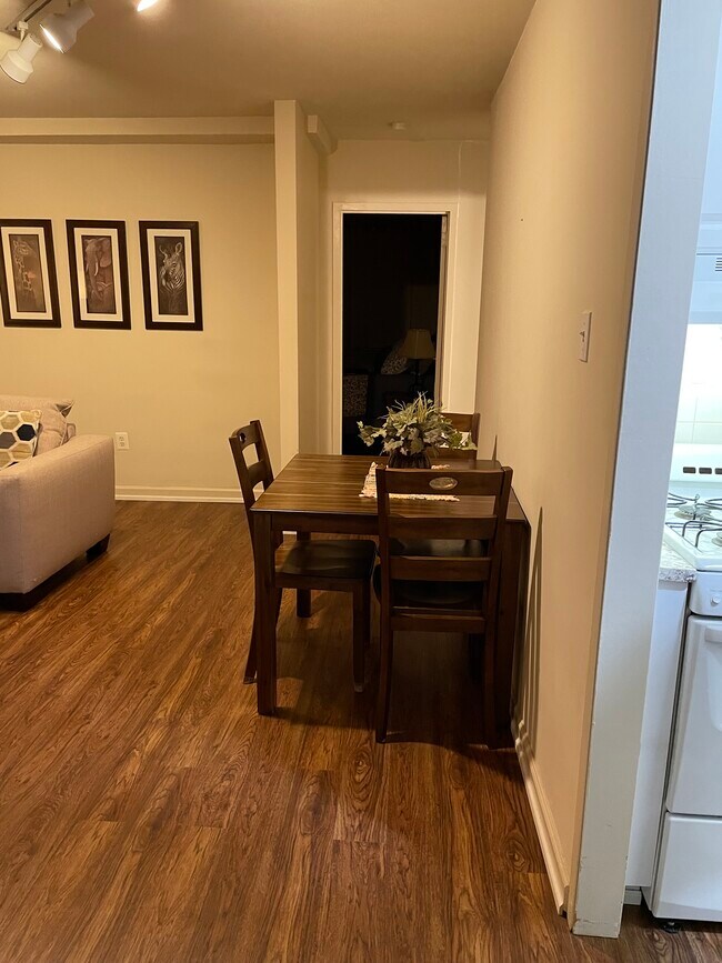 Kitchen nook - 1121 Arlington Blvd