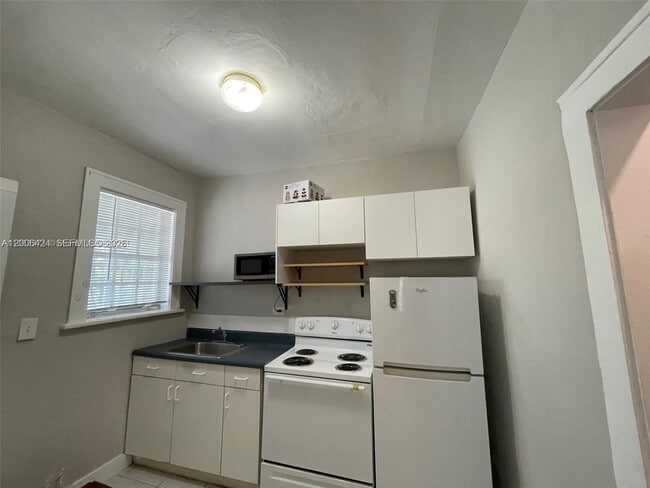 Building Photo - 3364 SW 2nd St