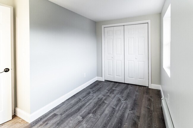Building Photo - 17 Bickerton St
