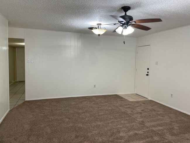 Building Photo - Application Received | Single-Story 3 Bed, 2 Bath | Prime Waco Location | Cul-de-Sac Lot with Gar...