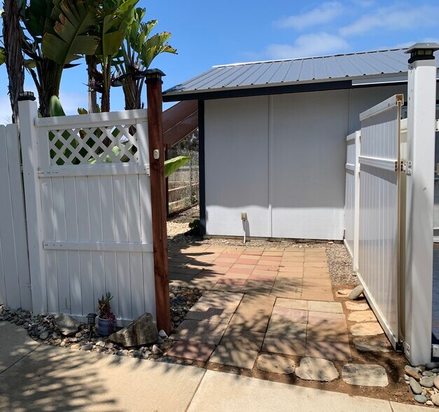Building Photo - 2347 Pio Pico Dr