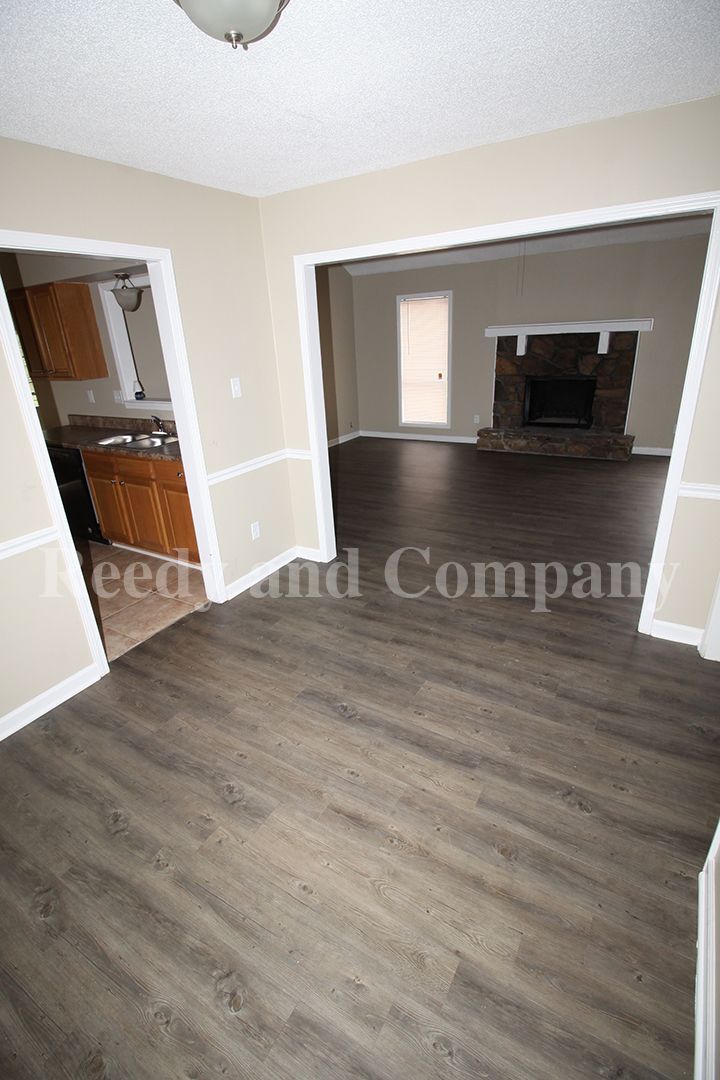 Building Photo - 6363 Thistlebrook Dr