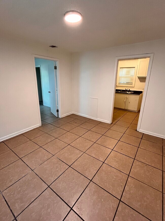 Building Photo - Forrest Apartment