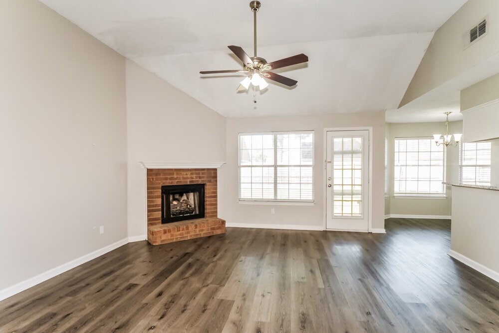 Building Photo - 7550 Roundleaf Dr