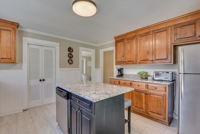 Building Photo - 126 Horry St SE