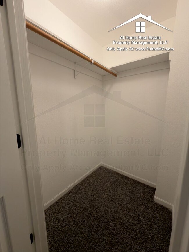 Building Photo - 1011-1013 Greystone Court