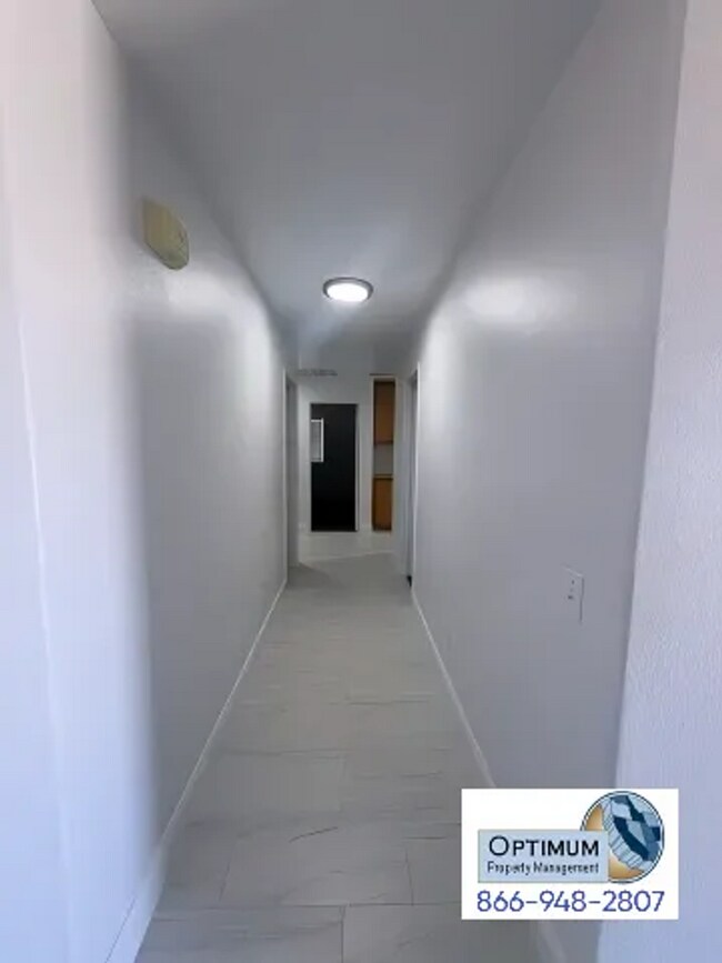 Building Photo - Spacious 4-Bedroom Home with Elegant Finishes & Convenient Location