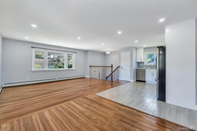 Building Photo - 220 Adirondack Dr