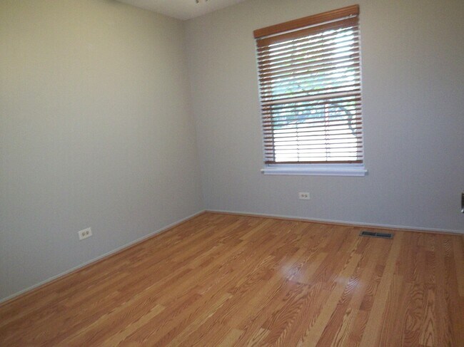 Building Photo - 1546 Williamsburg Dr