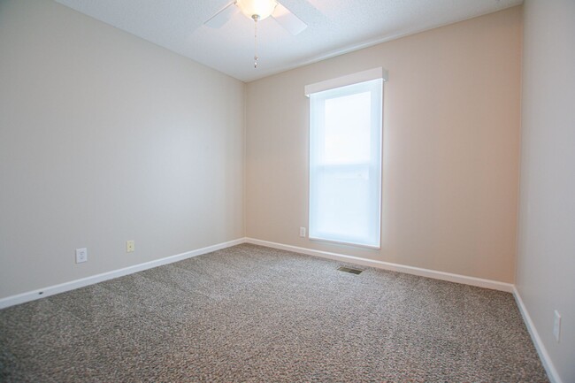 Building Photo - Pet Friendly Three Bedroom with Bonus!