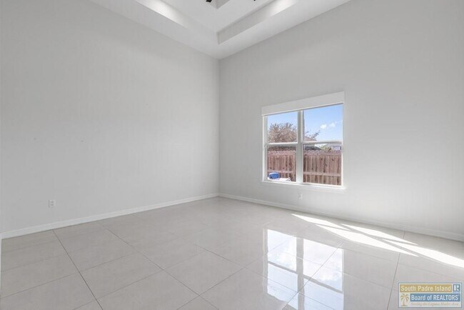 Building Photo - 7401 Hana Dr