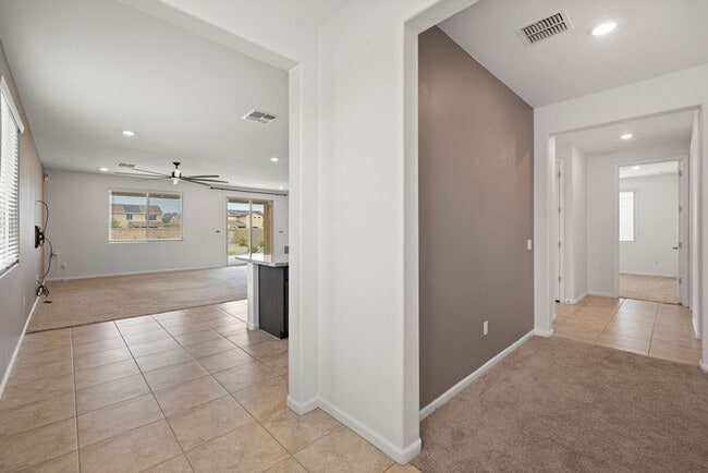 Building Photo - Beautiful 3 Bedroom Home in La Estancia & ...
