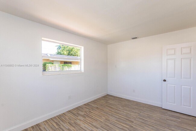 Building Photo - 1342 NE 110th Terrace